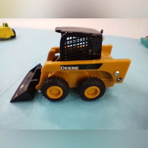 Bundle Hot Wheels Chevy, Matchbox Plow, John Deere Skid Steer Loader - Picture 4 of 10